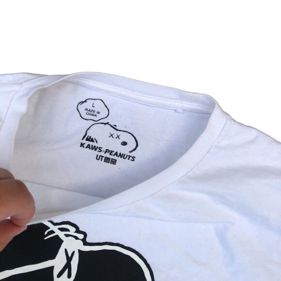 Kaws X Uniqlo Joe Cool T Shirt Large - Picture 2 of 2
